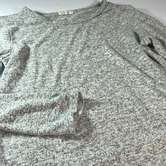 Olivia Rae Sweater size large - Picture 3 of 5